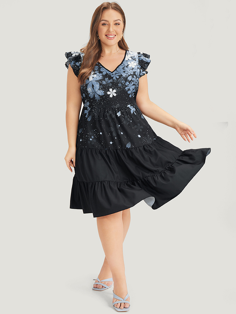 Plus Size Pixel Flower Pocket Cap Sleeve Layered Hem Dress BlackFlower Women Elegant Tiered V-neck Cap Sleeve Curvy Knee Dress BloomChic 30/6X 