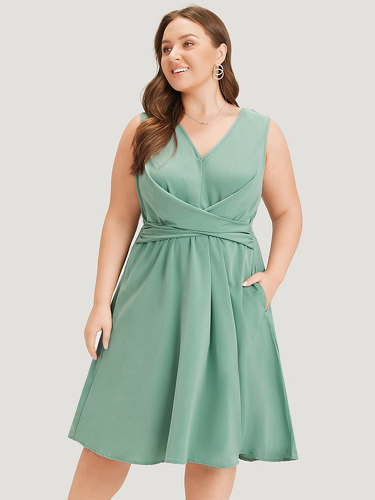 

Plus Size Anti-Wrinkle Solid Pocket Ruched Crossover Front Zipper Tank Dress Emerald Women Office Zipper V-neck Sleeveless Curvy Midi Dress BloomChic