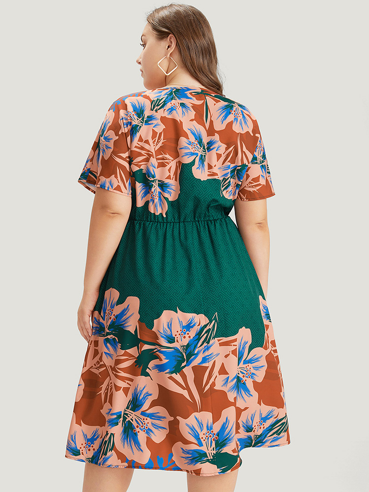 

Plus Size Floral Print Contrast V Neck Pocket Gathered Ruffles Dress Green Women Elegant V-neck Short sleeve Curvy Midi Dress BloomChic