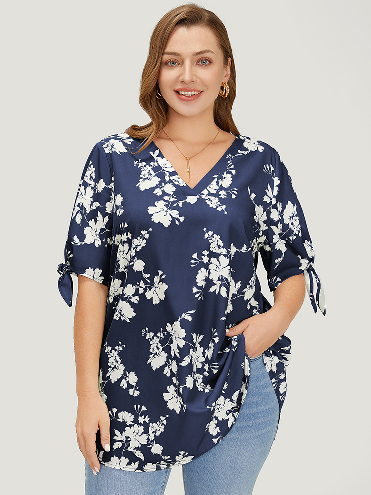 Plus Size Women Dailywear Silhouette Floral Print Knotted Regular Sleeve Short sleeve V-neck Elegant Blouses BloomChic 