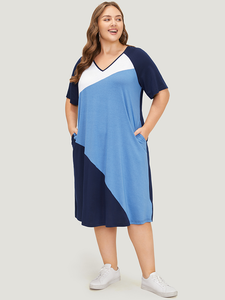 

Plus Size Colorblock Contrast Pocket Raglan Sleeve Dress Indigo Women Casual Contrast V-neck Short sleeve Curvy Knee Dress BloomChic