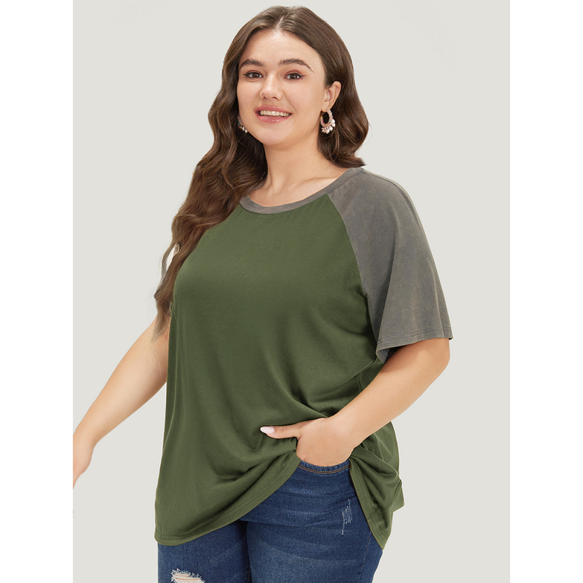 

Plus Size Two Tone Raglan Sleeve T-shirt Sage Women Casual Contrast Colorblock Round Neck Dailywear T-shirts BloomChic