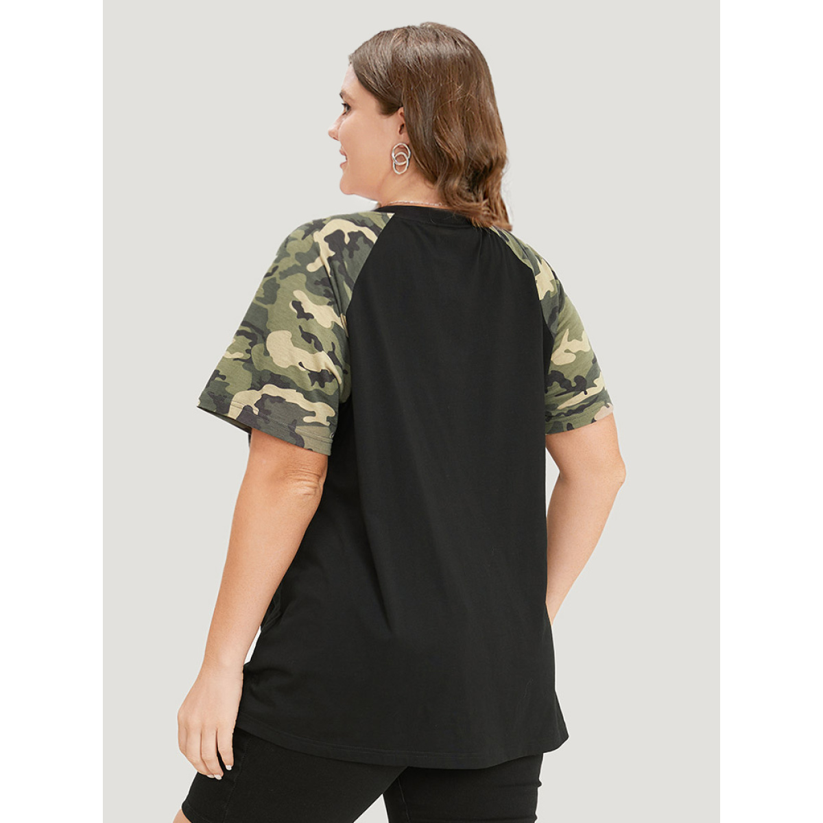 

Plus Size Camo Raglan Sleeve Round Neck T-shirt Black Women Casual Contrast Camo Round Neck Dailywear T-shirts BloomChic