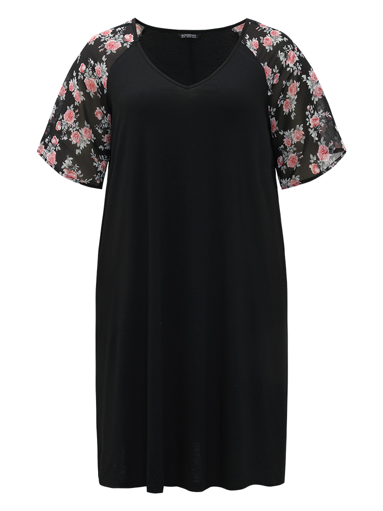 

Plus Size Supersoft Essentials Floral Pocket Raglan Sleeve Midi Dress Black Women Casual Plain V-neck Short sleeve Curvy Midi Dress BloomChic