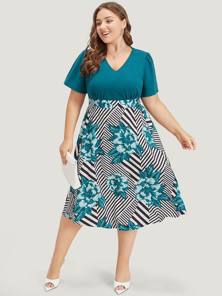 

Plus Size Floral & Striped Patchwork Pocket Gathered Dress Teal Women Gathered V-neck Short sleeve Curvy Midi Dress BloomChic