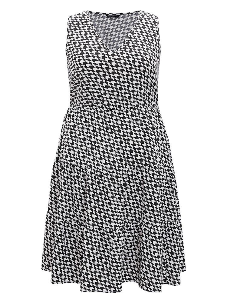 Plus Size Geometric Pocket V Neck Elastic Waist Sleeveless Dress Black Women Elegant V-neck Sleeveless Curvy Knee Dress BloomChic 22-24/3X 