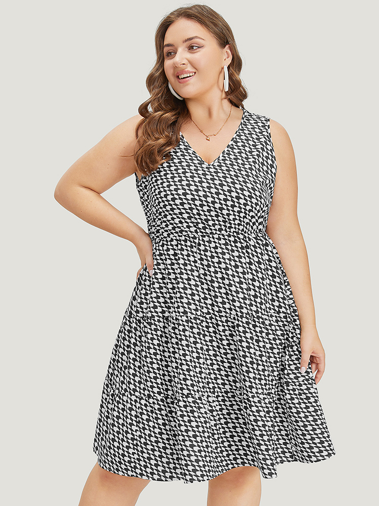 Plus Size Geometric Pocket V Neck Elastic Waist Sleeveless Dress Black Women Elegant V-neck Sleeveless Curvy Knee Dress BloomChic 22-24/3X 