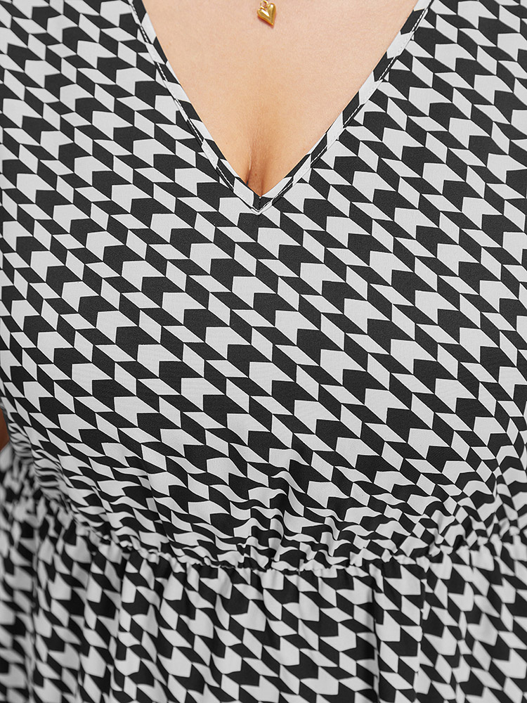 Plus Size Geometric Pocket V Neck Elastic Waist Sleeveless Dress Black Women Elegant V-neck Sleeveless Curvy Knee Dress BloomChic 22-24/3X 