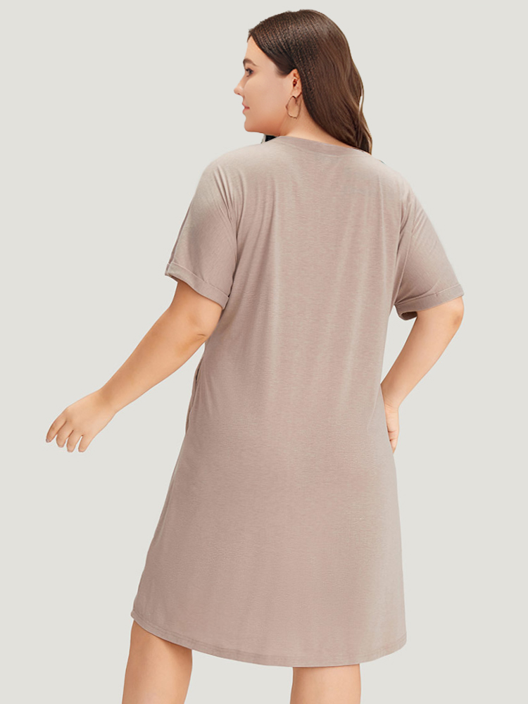 

Plus Size Supersoft Essentials Letter & Vegetable Graphic Pocket Batwing Sleeve Dress LightBrown Women Plain V-neck Short sleeve Curvy Knee Dress BloomChic