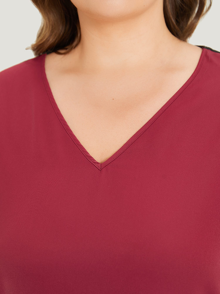 Plus Size Women Dailywear Plain Plain Regular Sleeve Short sleeve V-neck Elegant Blouses BloomChic 