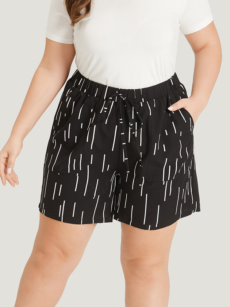 

Plus Size Striped Print Ties Slant Pocket Elastic Waist Shorts Women Black Elegant Cross straps Dailywear Shorts BloomChic