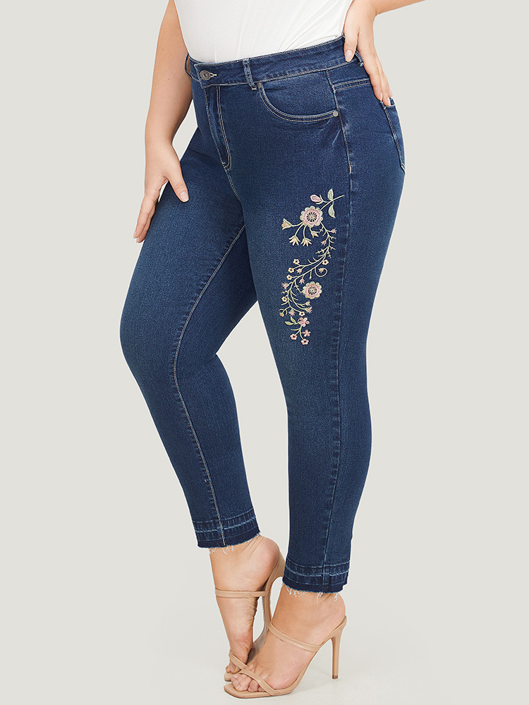 

Plus Size Very Stretchy Floral Embroidered Dark Wash Jeans Women Indigo Casual Plants Embroidered High stretch Pocket Jeans BloomChic