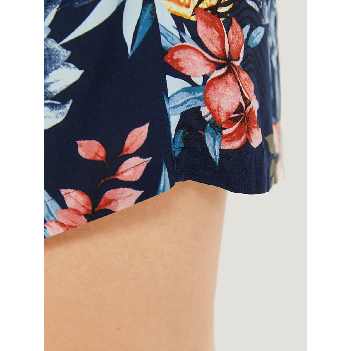 

Plus Size Floral Print Arc Hem Belted Paperbag Waist Shorts Women Multicolor Elegant Belted Dailywear Shorts BloomChic