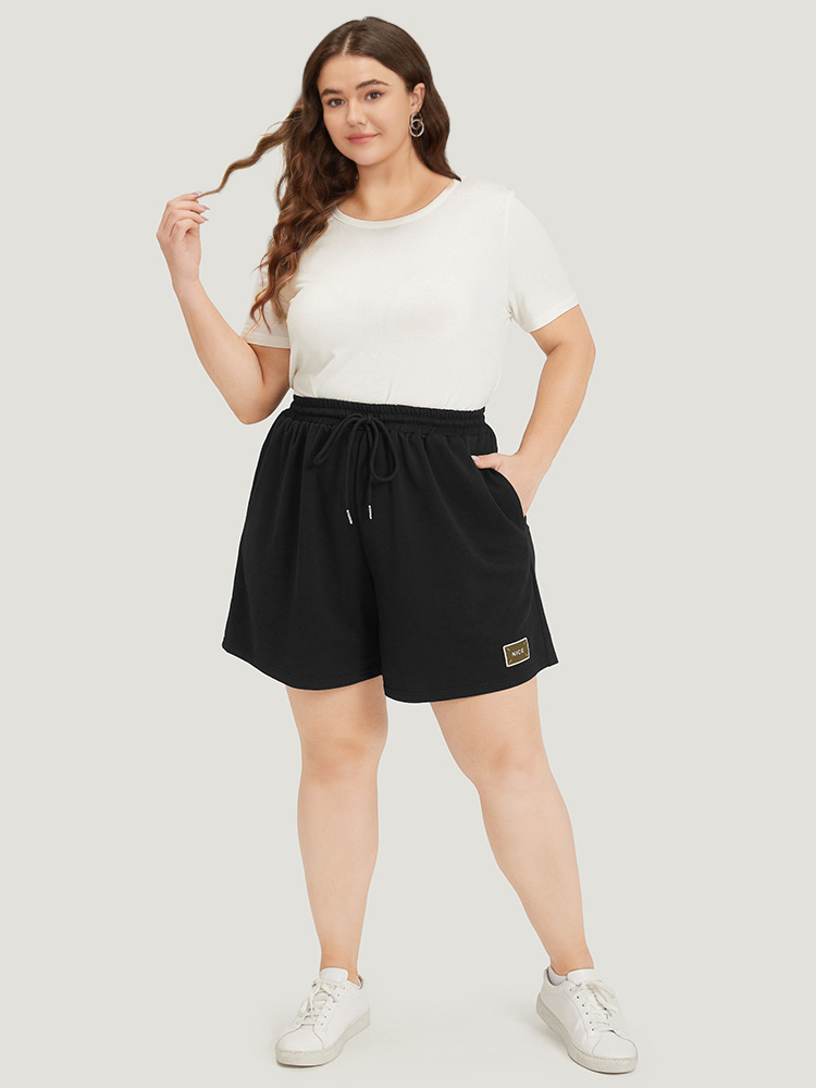 

Plus Size Plain Drawstring Patched Detail Pocket Shorts Women Black Casual Plain Dailywear Shorts BloomChic