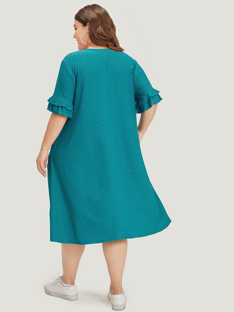 

Plus Size Plain Plain Textured RuffleTrim Pocket V Neck Dress Emerald Women Casual Plain V-neck Half Sleeve Curvy Midi Dress BloomChic