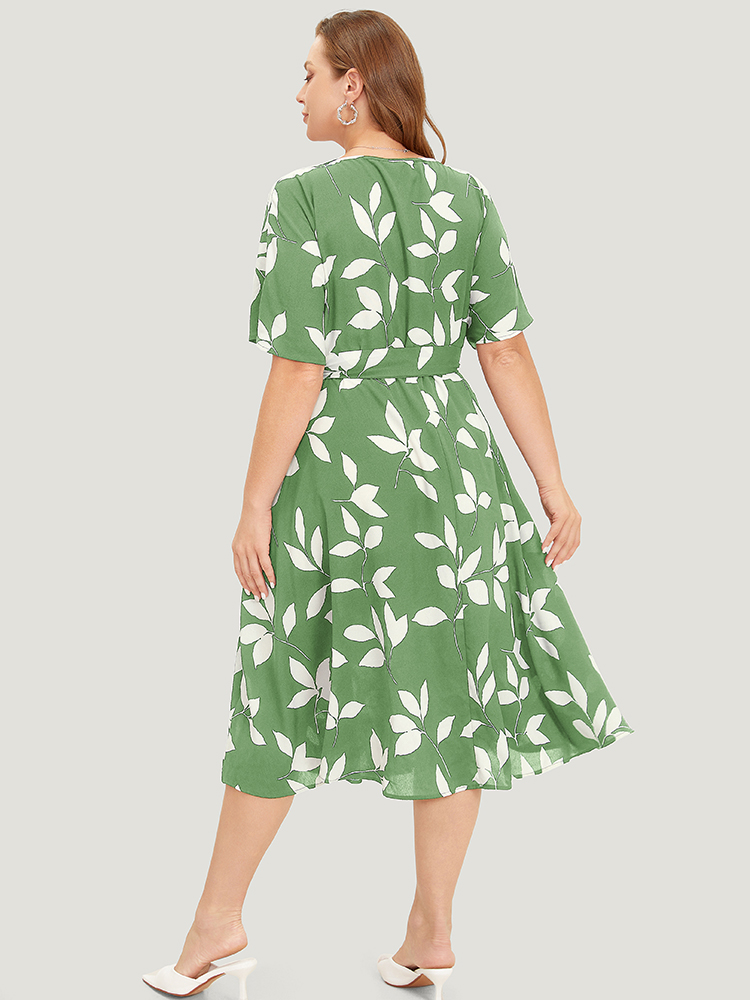 

Plus Size Leaf Print Pocket Belted Dress Mint Women Casual Belted Round Neck Short sleeve Curvy Midi Dress BloomChic
