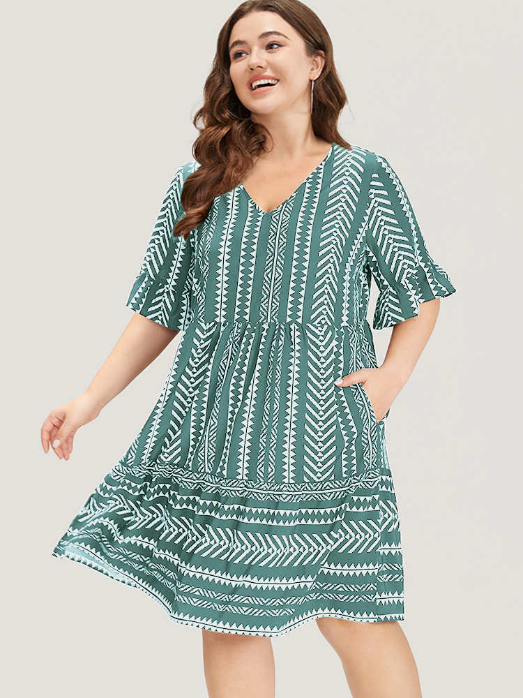 

Plus Size Striped Geo Patchwork Pocket Bell Sleeve Dress Mint Women Vacation Patchwork V-neck Short sleeve Curvy Knee Dress BloomChic