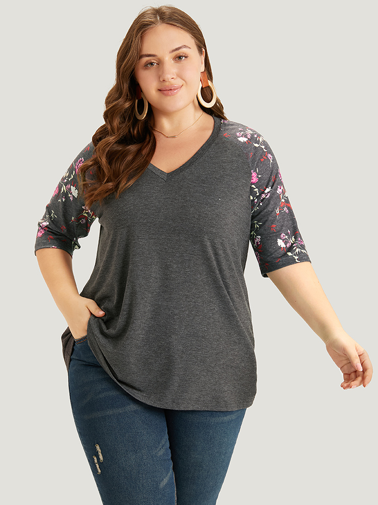 

Plus Size Floral Patchwork Raglan Sleeve T-shirt Gray Women Elegant Patchwork Floral V-neck Work T-shirts BloomChic