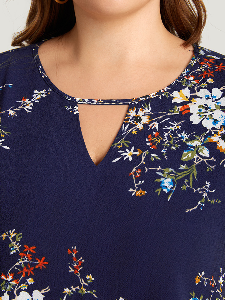 Plus Size Indigo Floral Print Keyhole Flutter Sleeve Blouse Women Elegant Short sleeve Keyhole Cut-Out Dailywear Blouses BloomChic 30/6X 