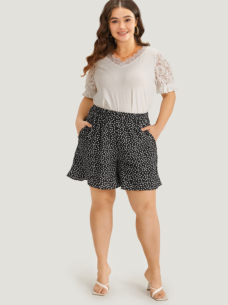 Plus Size Women Dailywear Ditsy Floral Elastic Waist High Rise Pocket Elegant Shorts BloomChic 