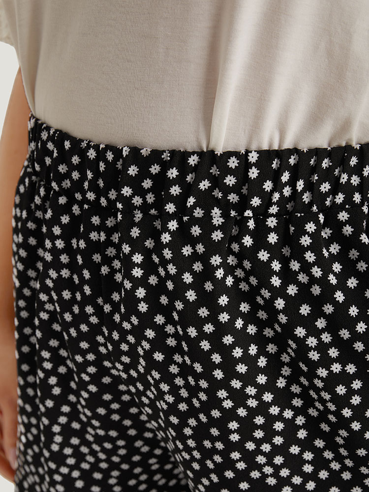 Plus Size Women Dailywear Ditsy Floral Elastic Waist High Rise Pocket Elegant Shorts BloomChic 