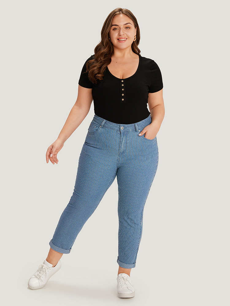 Plus Size Women Dailywear Pocket High stretch Straight Leg Medium Wash Casual Jeans BloomChic 