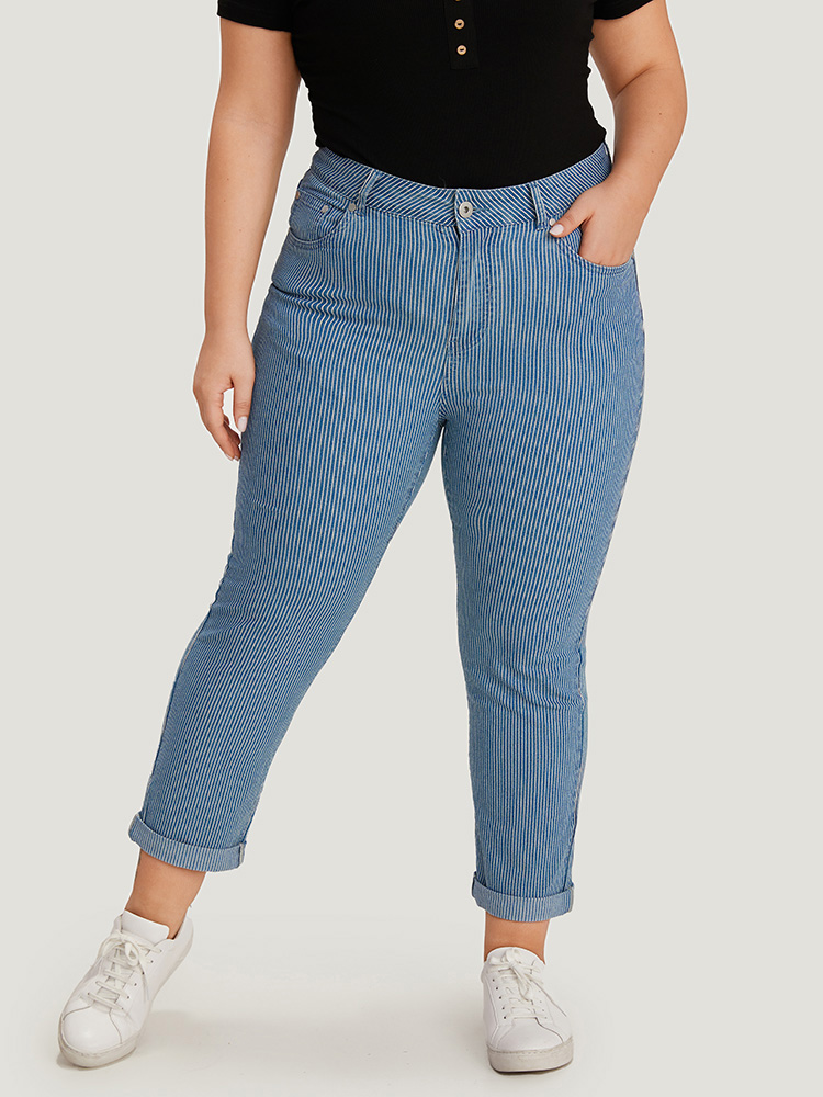 Plus Size Women Dailywear Pocket High stretch Straight Leg Medium Wash Casual Jeans BloomChic 