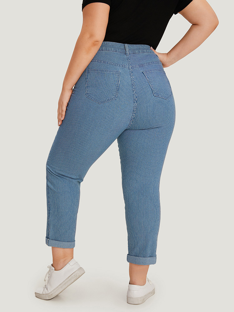 Plus Size Women Dailywear Pocket High stretch Straight Leg Medium Wash Casual Jeans BloomChic 