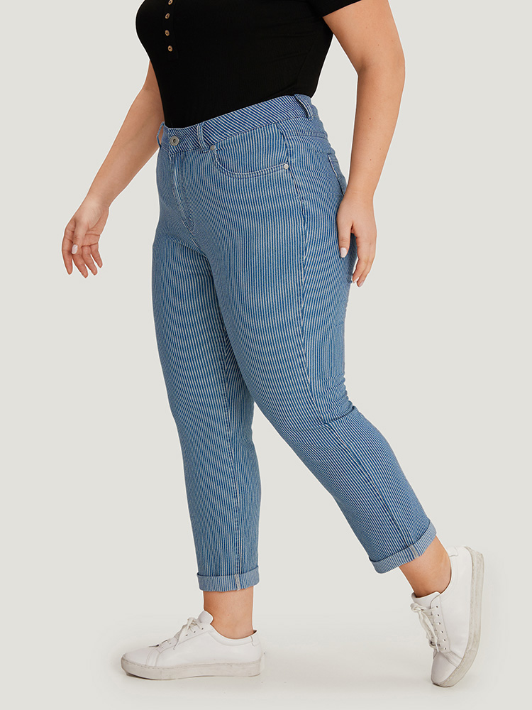Plus Size Women Dailywear Pocket High stretch Straight Leg Medium Wash Casual Jeans BloomChic 