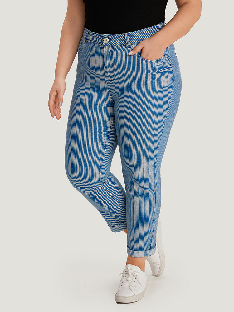 Plus Size Women Dailywear Pocket High stretch Straight Leg Medium Wash Casual Jeans BloomChic 