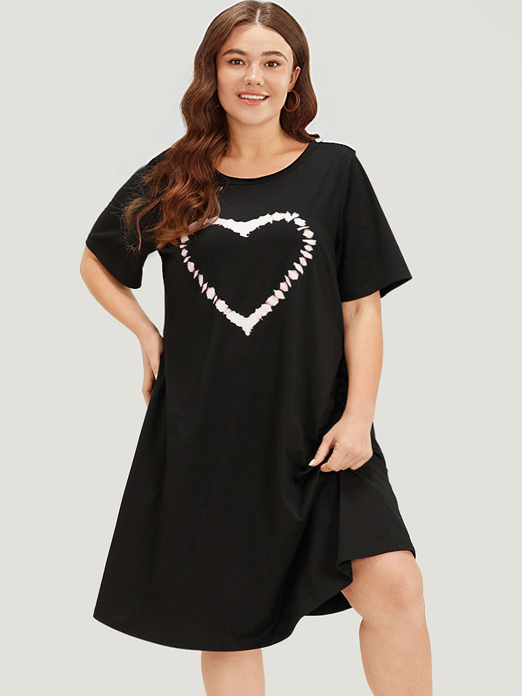 

Plus Size Heart Print Contrast Pocket Short Sleeve Dress Black Women Casual Plain Curvy Midi Dress BloomChic