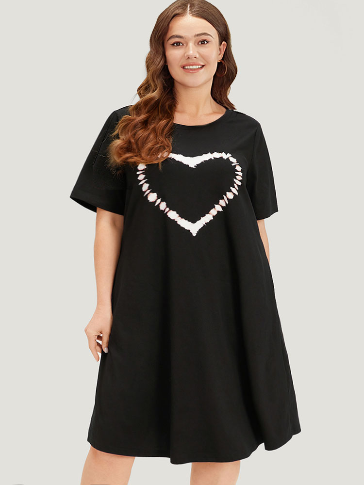 

Plus Size Heart Print Contrast Pocket Short Sleeve Dress Black Women Casual Plain Curvy Midi Dress BloomChic