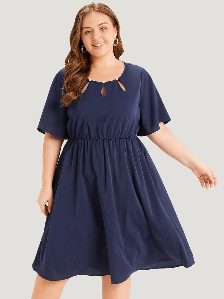 

Plus Size Solid Cut Out Pocket Pearl Beaded Detail Dress Navy Women Office Plain Round Neck Short sleeve Curvy Midi Dress BloomChic