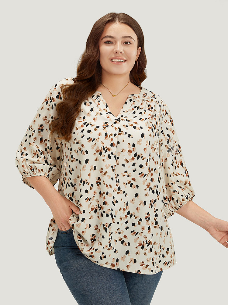 

Plus Size Apricot Allover Print Notched Lantern Sleeve Blouse Women Elegant Half Sleeve V-neck Dailywear Blouses BloomChic