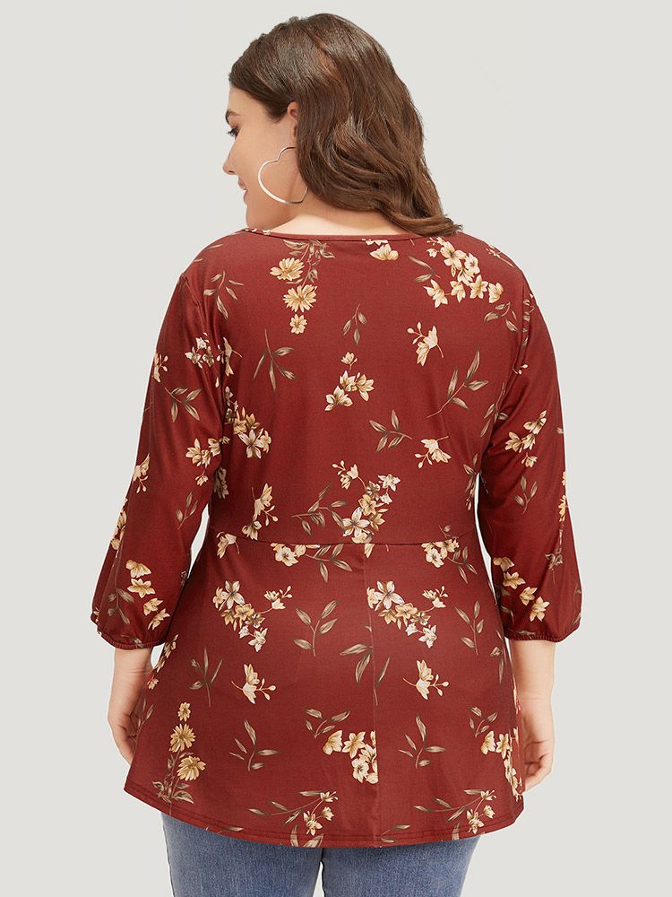 Plus Size Women Dailywear Floral Twist-front Lantern Sleeve Elbow-length sleeve V-neck Elegant T-shirts BloomChic 