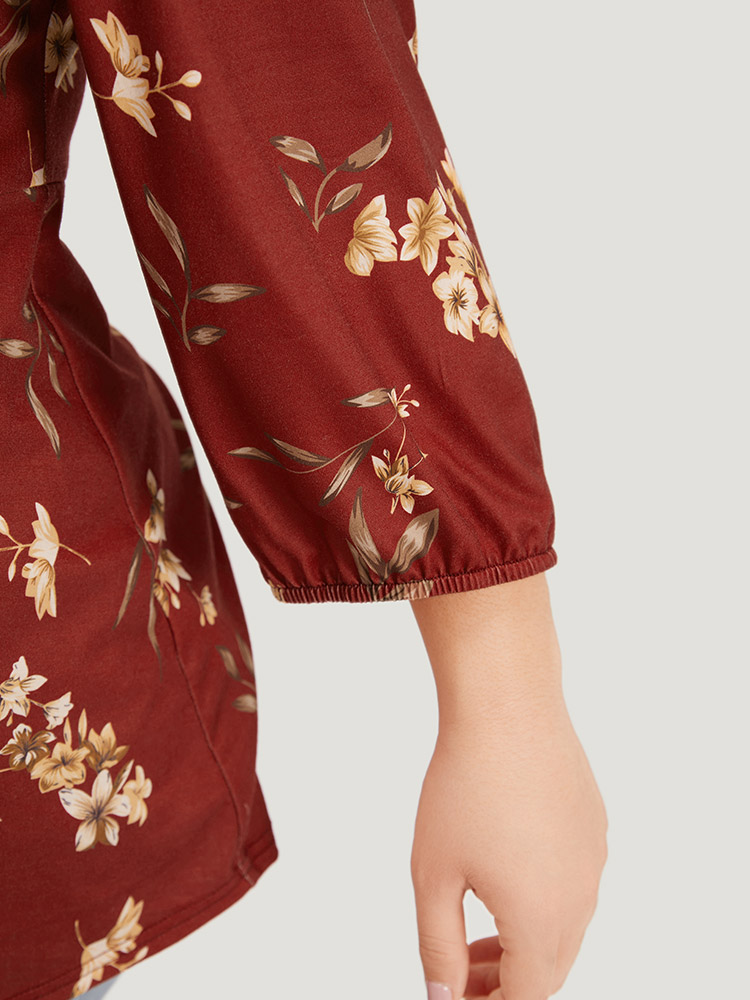 Plus Size Women Dailywear Floral Twist-front Lantern Sleeve Elbow-length sleeve V-neck Elegant T-shirts BloomChic 