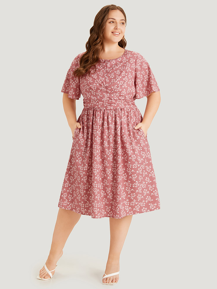 

Plus Size Ditsy Floral Pocket Crossover Elastic Waist Dress DustyPink Women Elegant Printed Round Neck Short sleeve Curvy Midi Dress BloomChic