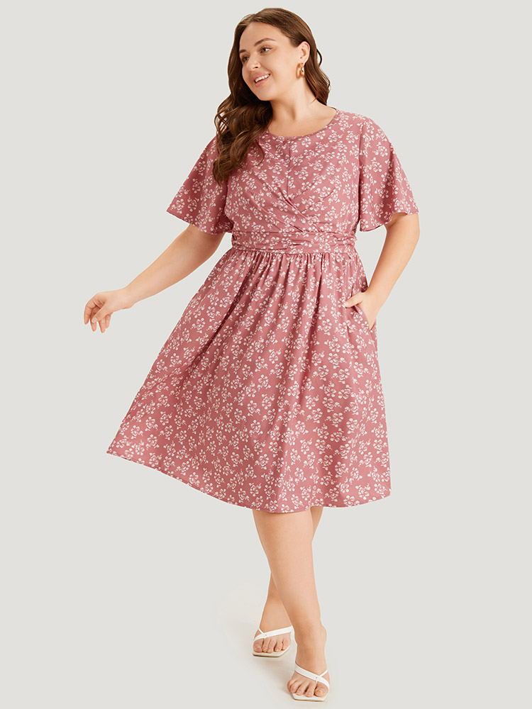 

Plus Size Ditsy Floral Pocket Crossover Elastic Waist Dress DustyPink Women Elegant Printed Round Neck Short sleeve Curvy Midi Dress BloomChic