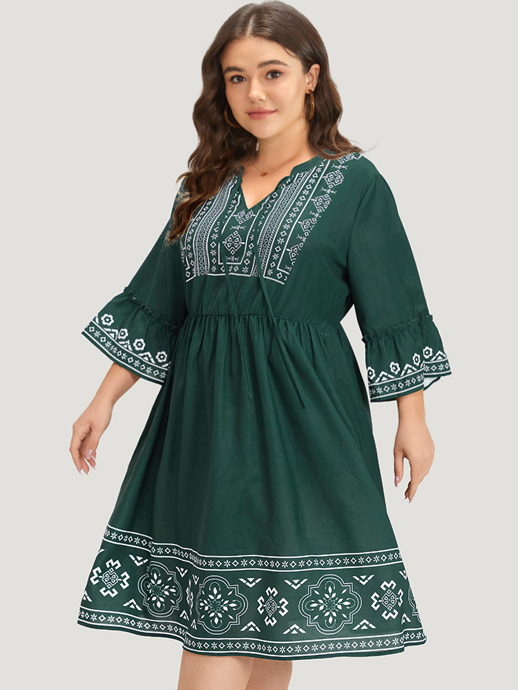 

Plus Size Bandana Print Knot Neck Frill Trim Bell Sleeve Dress DarkGreen Women Vacation Cross straps Notched collar Half Sleeve Curvy Midi Dress BloomChic