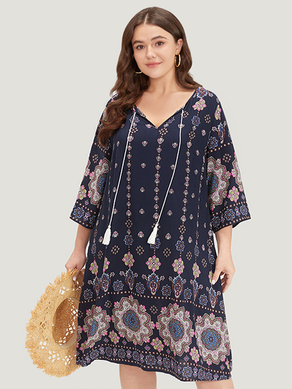 

Plus Size Bandana Print Ties Pocket Tassels Detail Dress DarkBlue Women Tassels V-neck Elbow-length sleeve Curvy Midi Dress BloomChic