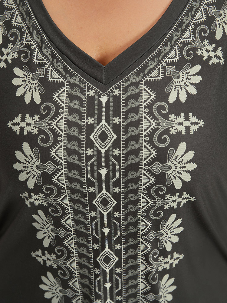 Plus Size Women Dailywear Bohemian Print Printed Regular Sleeve Short sleeve V-neck Casual T-shirts BloomChic 