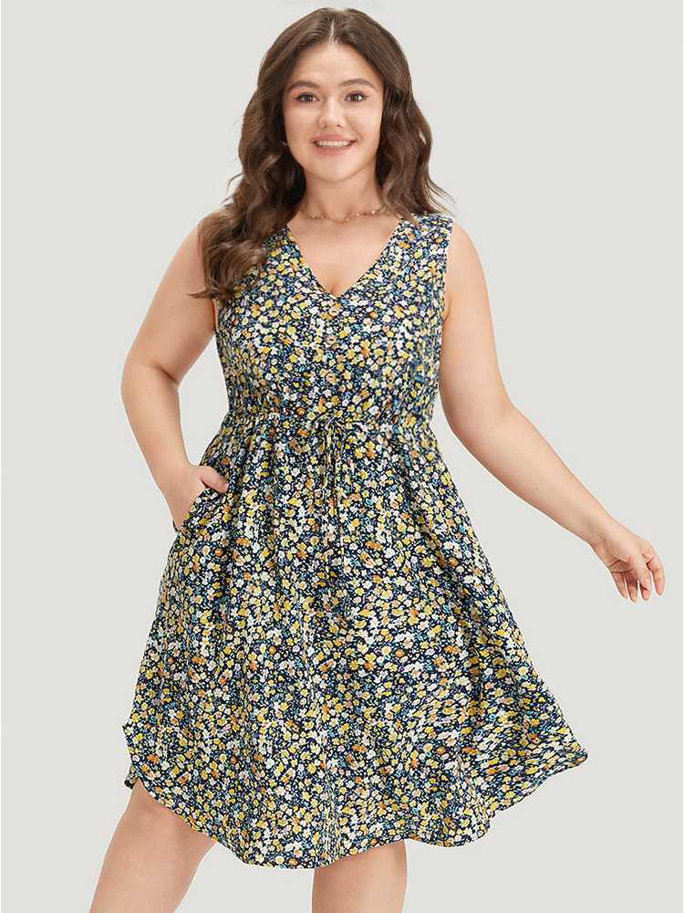 

Plus Size Ditsy Floral V Neck Pocket Gathered Sleeveless Dress Indigo Women Elegant Cross straps V-neck Sleeveless Curvy Midi Dress BloomChic