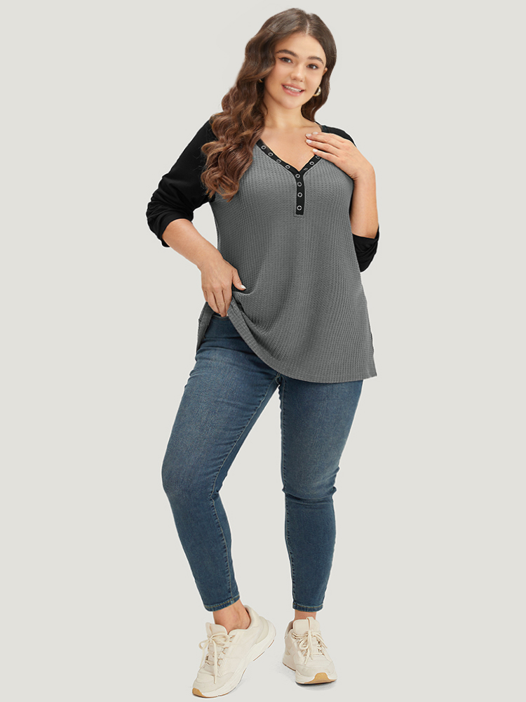 

Plus Size Waffle Knit Raglan Sleeve Metal Buckle Detail T-shirt Gray Women Casual Contrast Plain V-neck Everyday T-shirts BloomChic