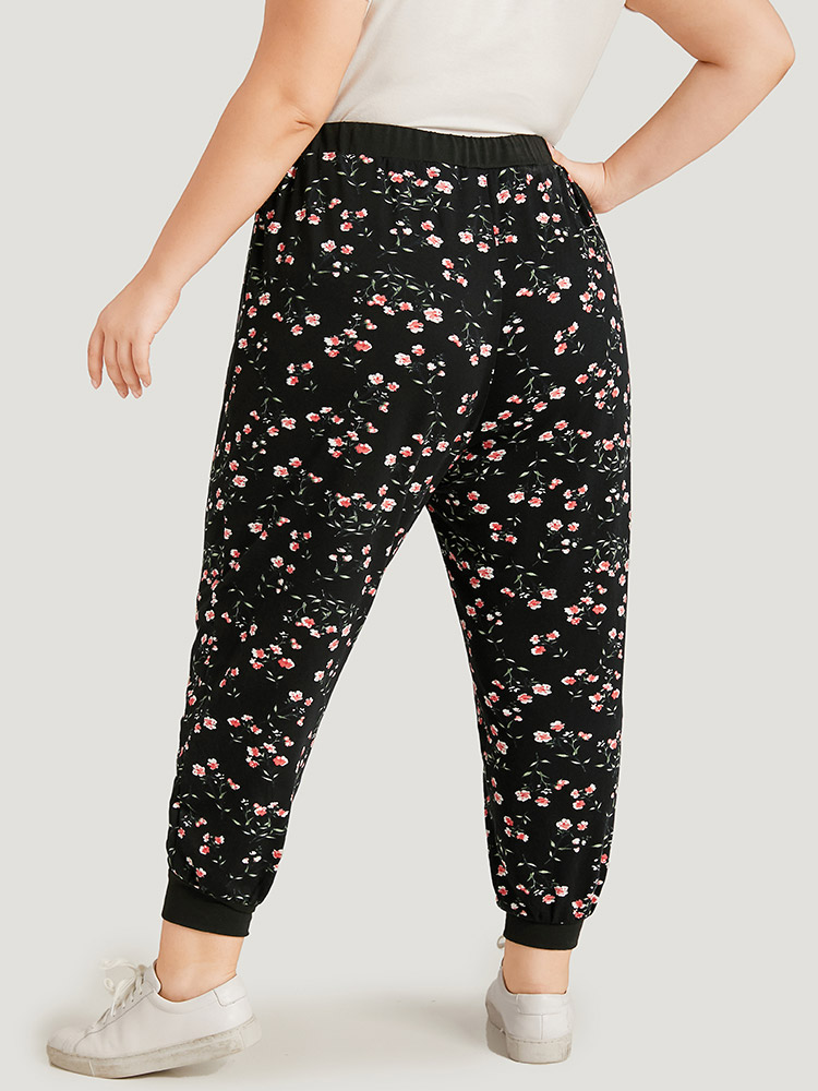 

Ditsy Floral High Rise Pocket Elastic Waist Sweatpants Black Plus Size Women Casual Everyday Patchwork  Bloomchic