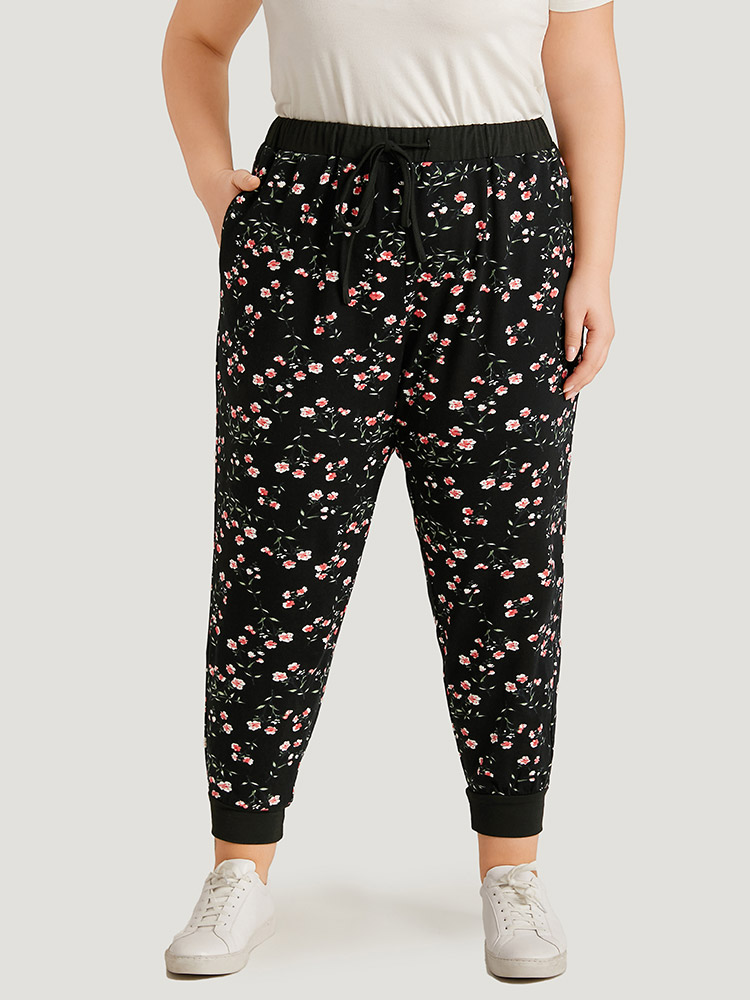 

Ditsy Floral High Rise Pocket Elastic Waist Sweatpants Black Plus Size Women Casual Everyday Patchwork  Bloomchic