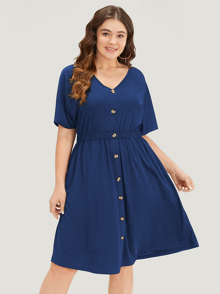 

Plus Size Supersoft Essentials Contrast Button Detail Shirred Pocket Dress DarkBlue Women Casual Plain V-neck Short sleeve Curvy Midi Dress BloomChic