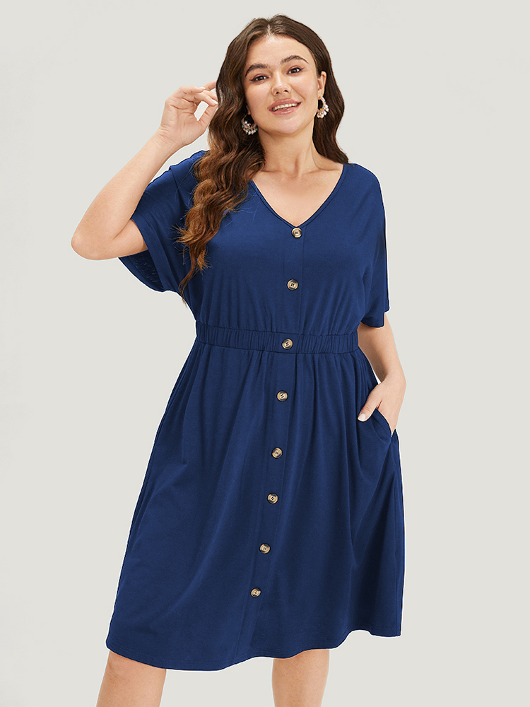 

Plus Size Supersoft Essentials Contrast Button Detail Shirred Pocket Dress DarkBlue Women Casual Plain V-neck Short sleeve Curvy Midi Dress BloomChic