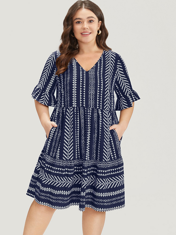 

Plus Size Striped Geo Patchwork Pocket Bell Sleeve Dress DarkBlue Women Vacation Patchwork V-neck Short sleeve Curvy Knee Dress BloomChic