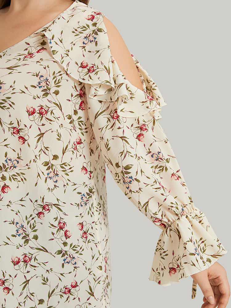 Plus Size Women Dailywear Ditsy Floral Cut-Out Ruffle Sleeve Long Sleeve V-neck Elegant Blouses BloomChic 