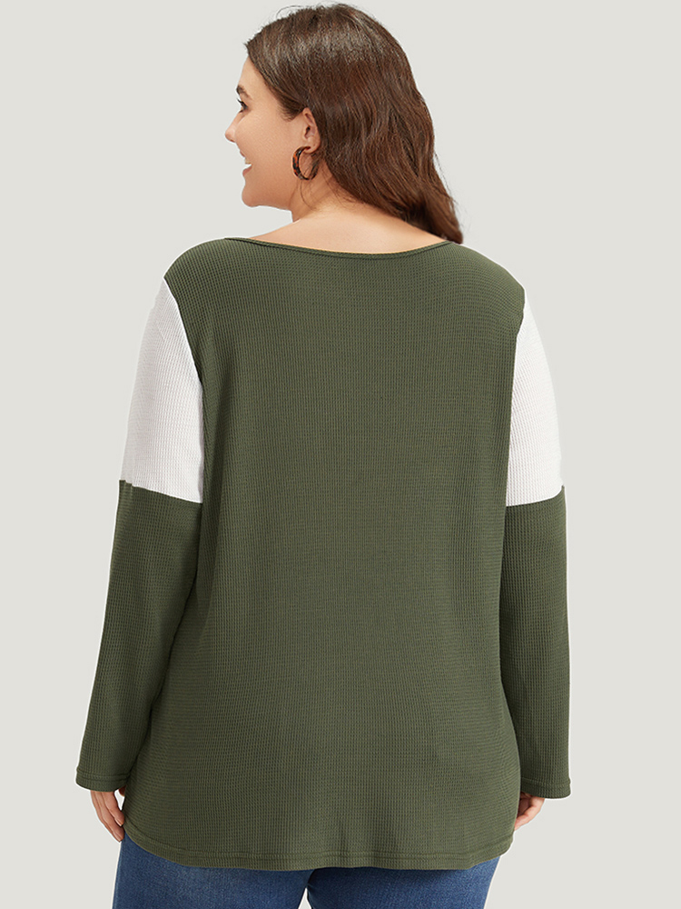 Plus Size Colorblock Contrast Button Detail Crew Neck T-shirt ArmyGreen Women Casual Contrast Plain Round Neck Dailywear T-shirts BloomChic 26/4X 